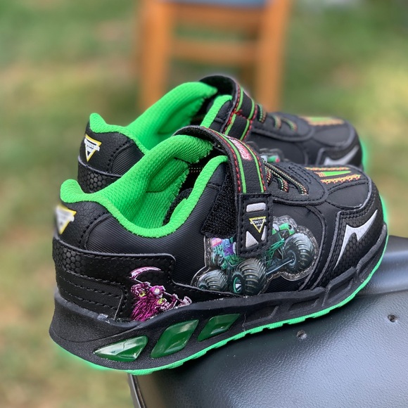 Monster Jam Grave Digger Toddler Boy Light Up Shoe - Picture 6 of 10